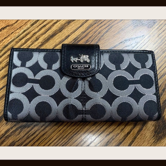 Coach Handbags - Coach slim Wallet